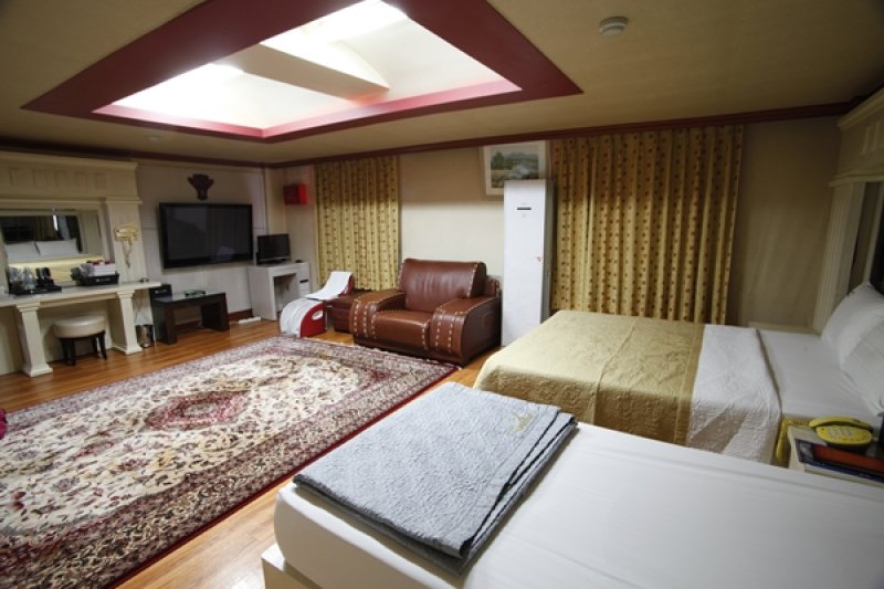 Paradise Hotel - Goodstay  (3/19)