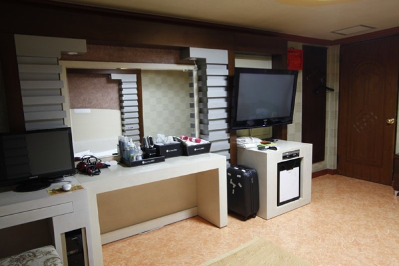 Paradise Hotel - Goodstay  (7/19)