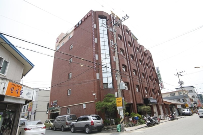 Paradise Hotel - Goodstay  (18/19)