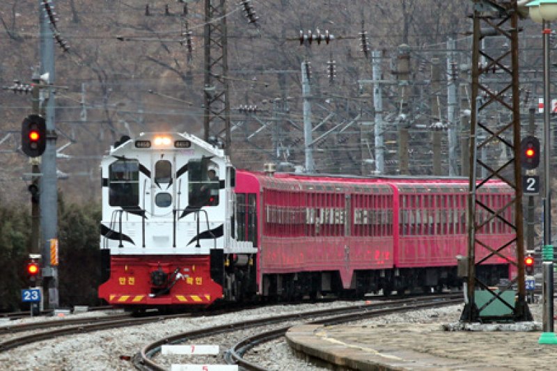 Baekdudaegan Mountain Range Canyon Train  (2/7)