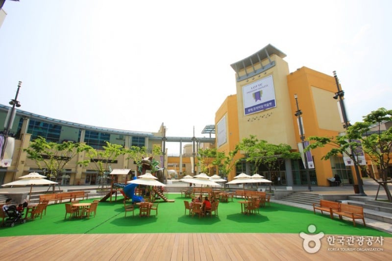 Lotte Premium Outlets - Gimhae Branch  (1/5)