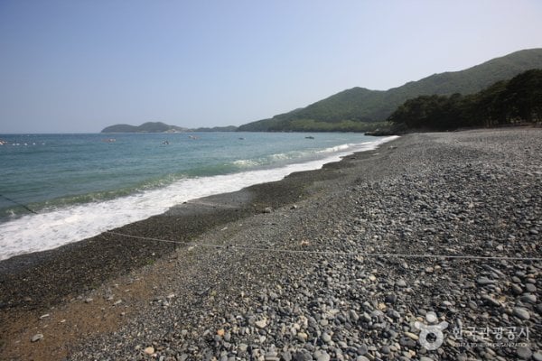 Hakdong Mongdol Beach