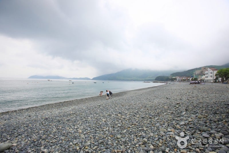 Hakdong Mongdol Beach  (2/14)