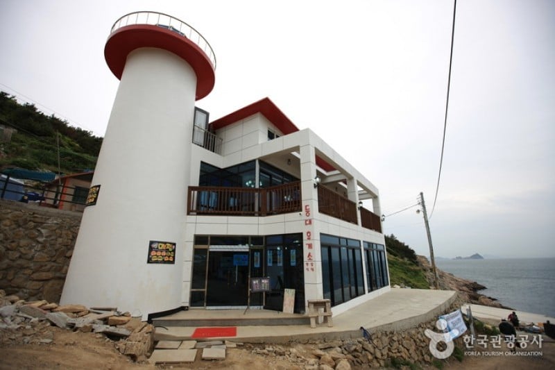 Somaemuldo Island Lighthouse  (1/2)