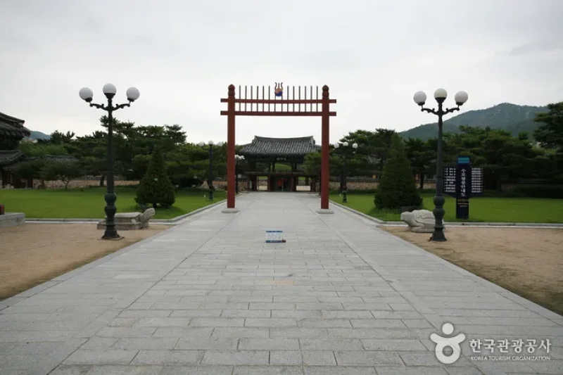 Tomb of King Suro  (3/7)