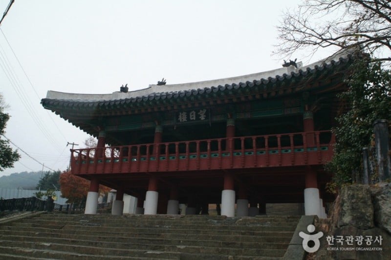 Tongyeong Sebyeonggwan Hall  (1/12)
