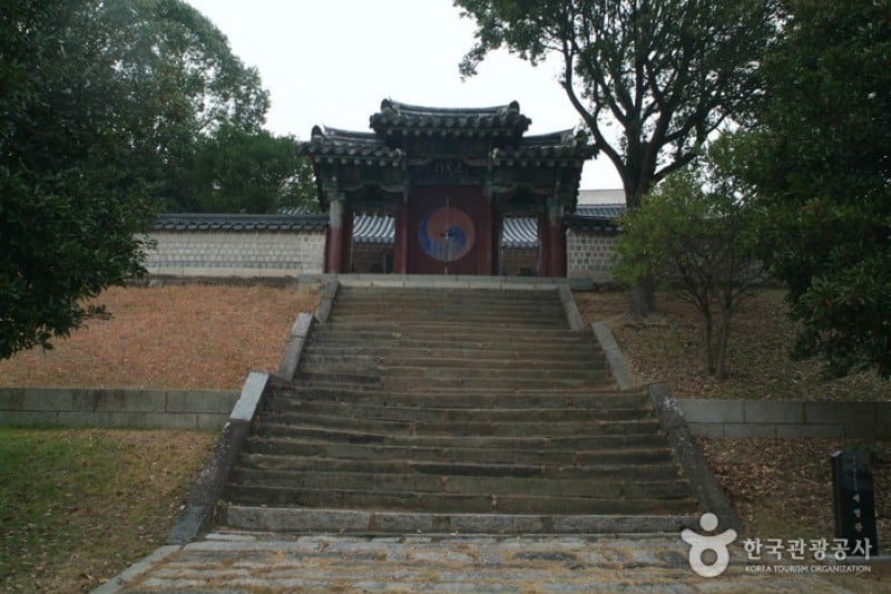 Tongyeong Sebyeonggwan Hall  (4/12)