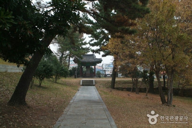 Tongyeong Sebyeonggwan Hall  (5/12)