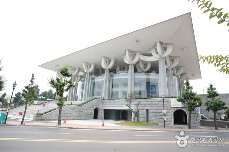 Gyeongnam Culture &amp; Arts Center  (1/7)