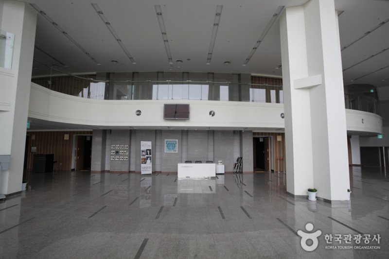 Gyeongnam Culture &amp; Arts Center  (2/7)