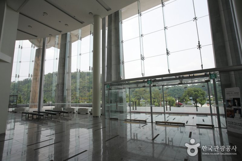 Gyeongnam Culture &amp; Arts Center  (3/7)