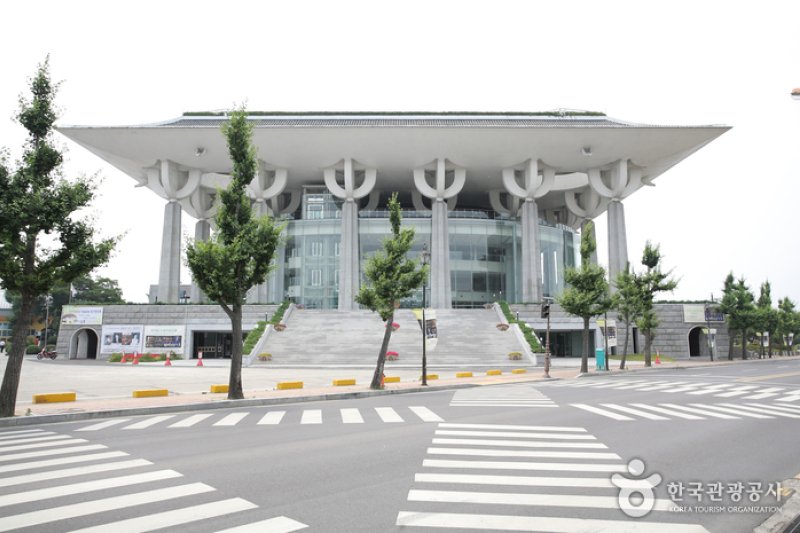 Gyeongnam Culture &amp; Arts Center  (4/7)