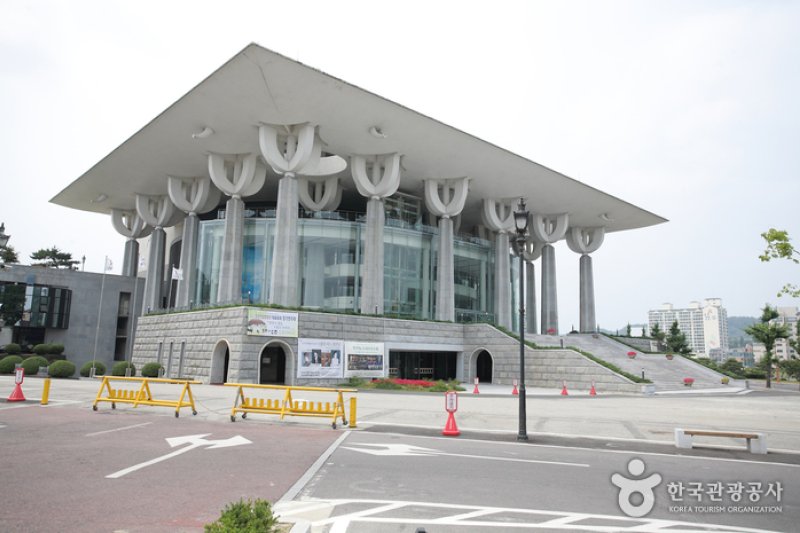 Gyeongnam Culture &amp; Arts Center  (7/7)