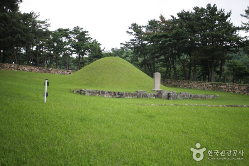 Royal Tomb of Queen Heo  (5/7)