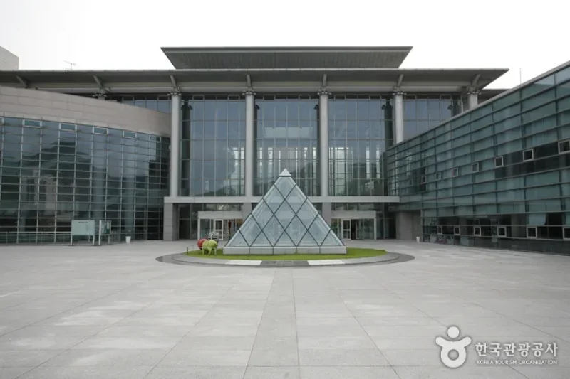 Gimhae Arts and Sports Center  (1/7)