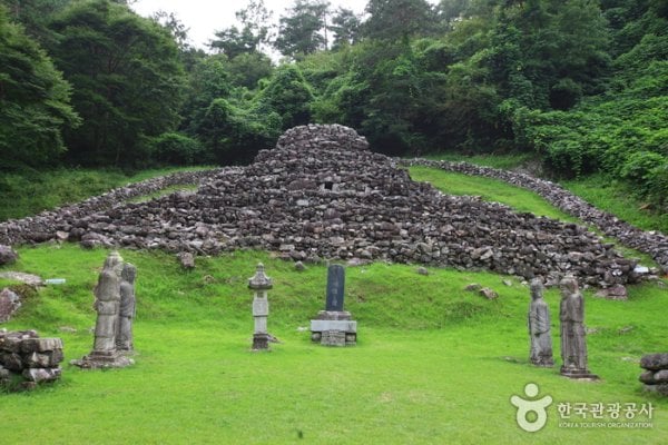 Royal Tomb of King Guhyeong