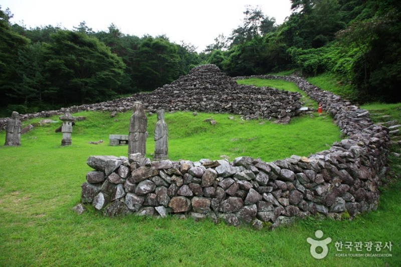 Royal Tomb of King Guhyeong  (7/10)