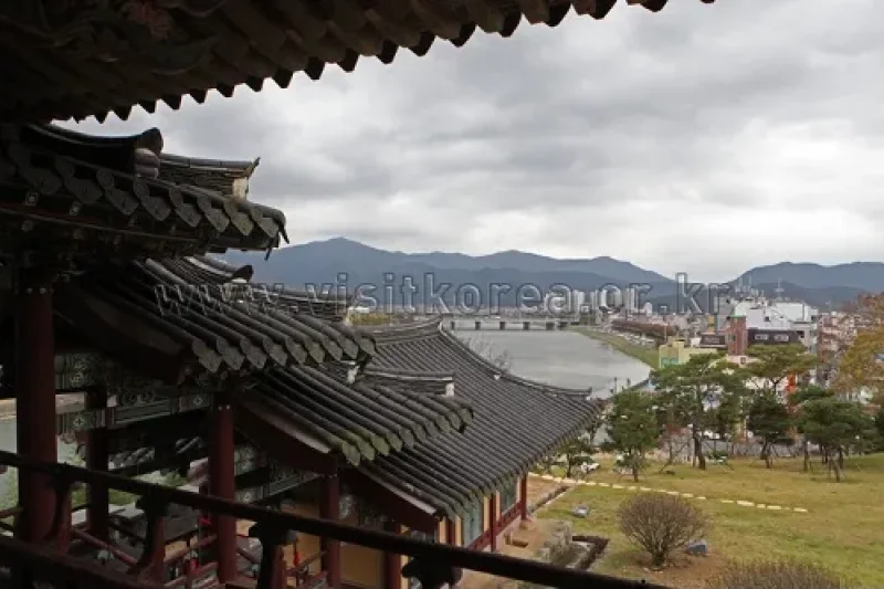 Yeongnamnu Pavilion  (8/12)
