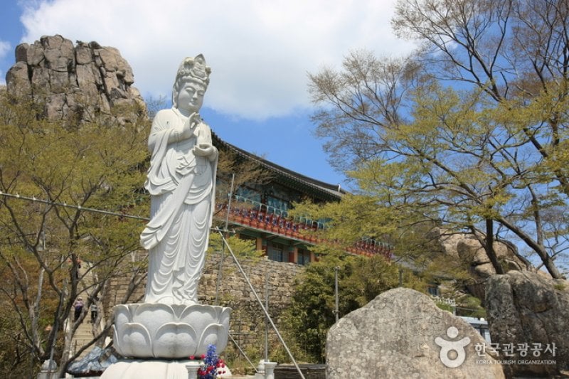 Boriam Temple in Geumsan Mountain  (1/32)