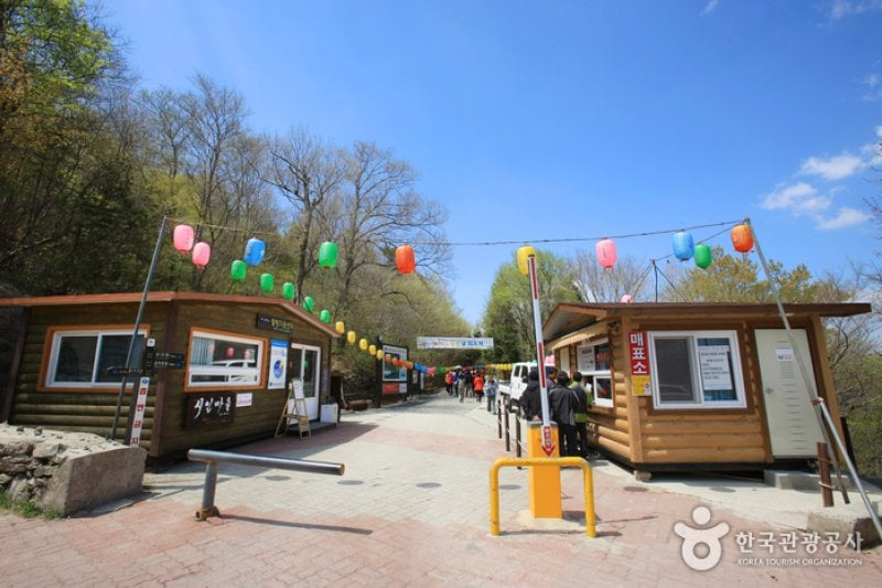 Boriam Temple in Geumsan Mountain  (2/32)
