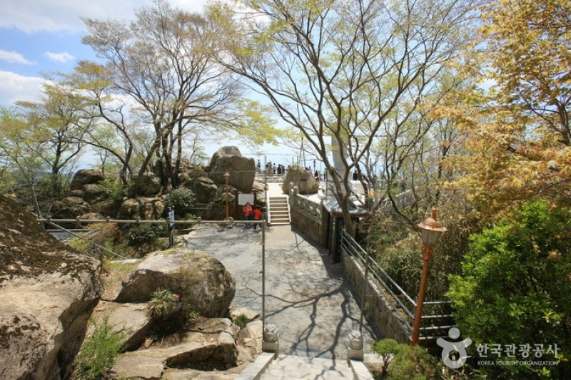 Boriam Temple in Geumsan Mountain  (11/32)
