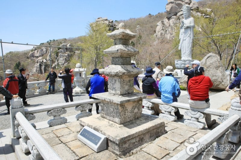 Boriam Temple in Geumsan Mountain  (15/32)