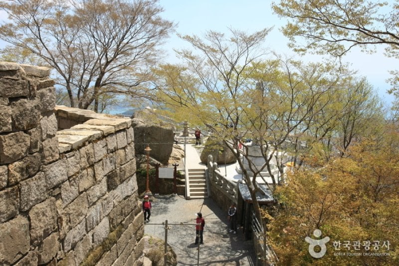 Boriam Temple in Geumsan Mountain  (19/32)