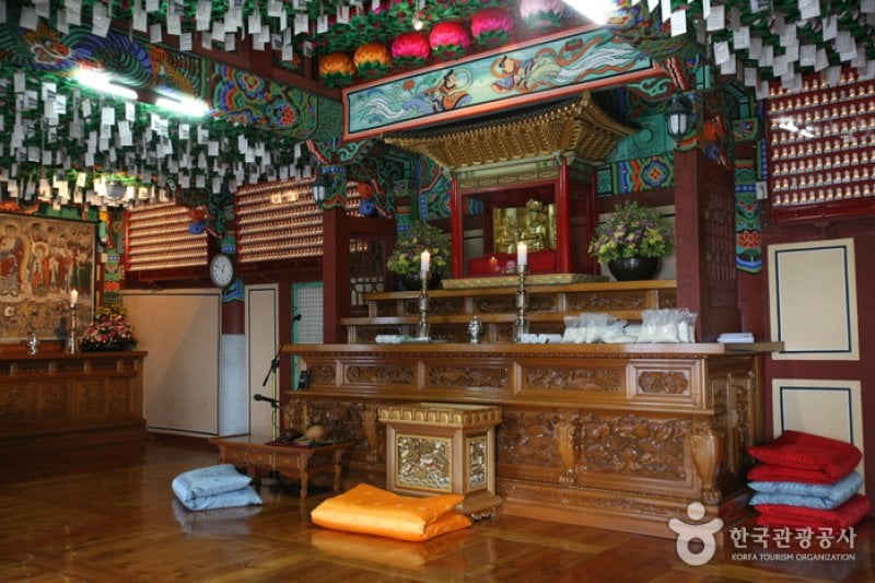 Boriam Temple in Geumsan Mountain  (21/32)