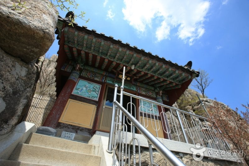 Boriam Temple in Geumsan Mountain  (24/32)