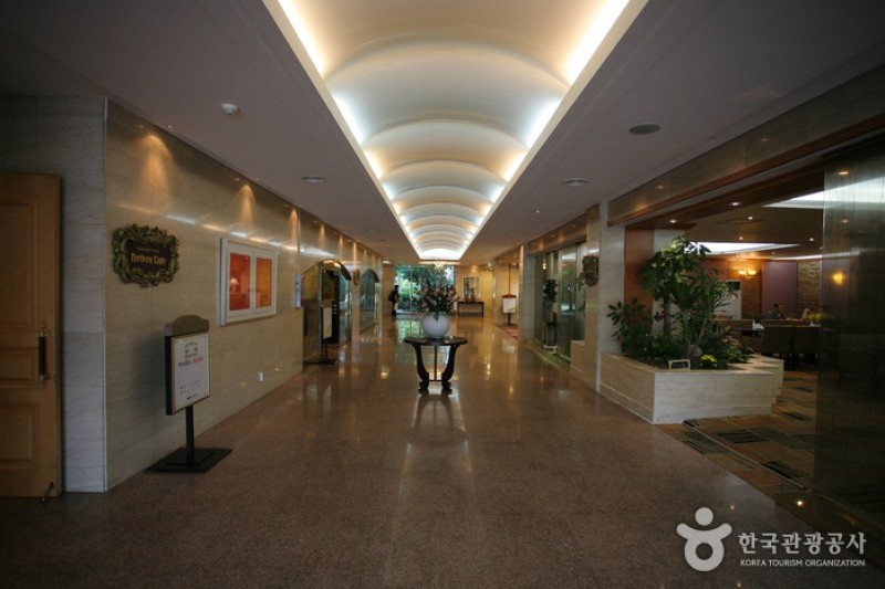 Admiral Hotel  (1/4)