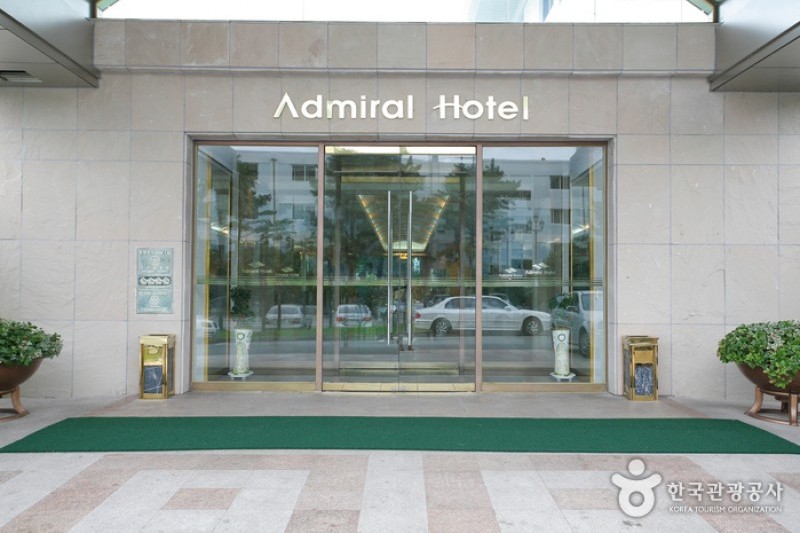 Admiral Hotel  (3/4)