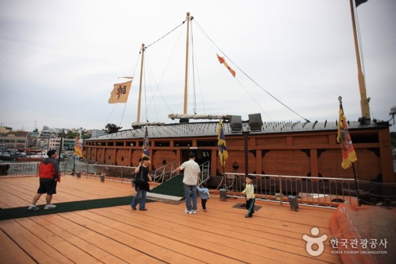 Gangguan Port Geobukseon Ship  (3/8)