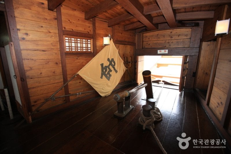 Gangguan Port Geobukseon Ship  (4/8)