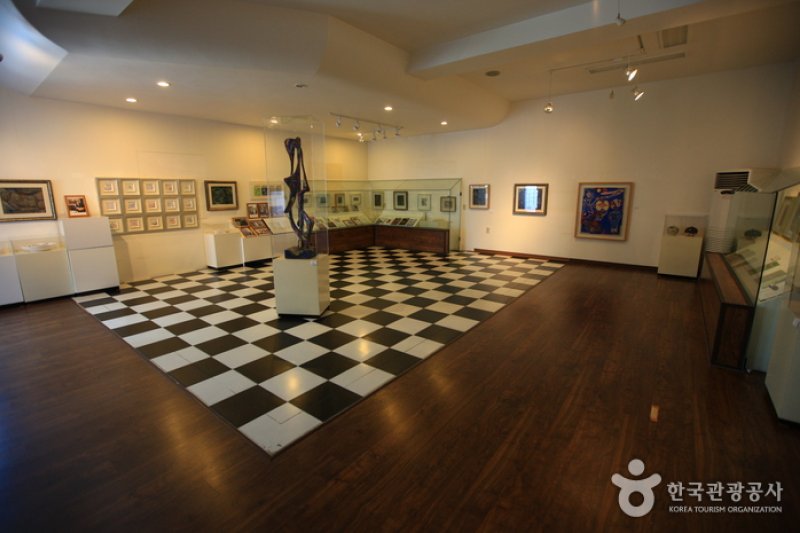 The Jeon Hyuck Lim Mueseum of Art  (6/9)