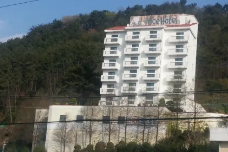 Nice Hotel  (1/1)