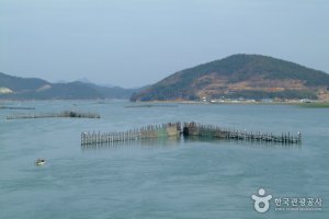 Jukbangryeom (죽방렴)