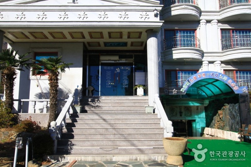 Geoje Hawaii Condo Beach Hotel  (2/4)