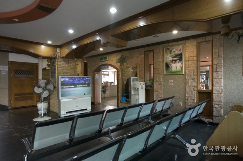 Bungmyeon Hwangtobang Hot Springs - Goodstay  (2/18)