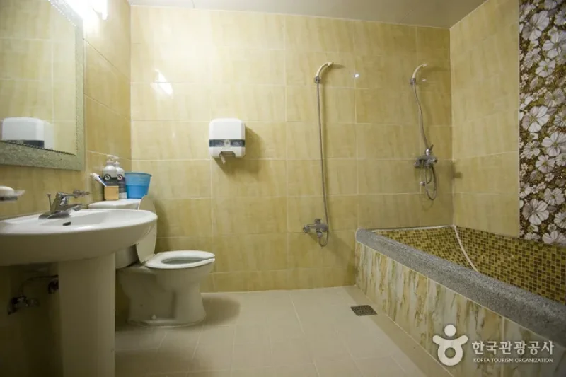 Bungmyeon Hwangtobang Hot Springs - Goodstay  (5/18)