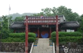 Chungnyeolsa Temple 