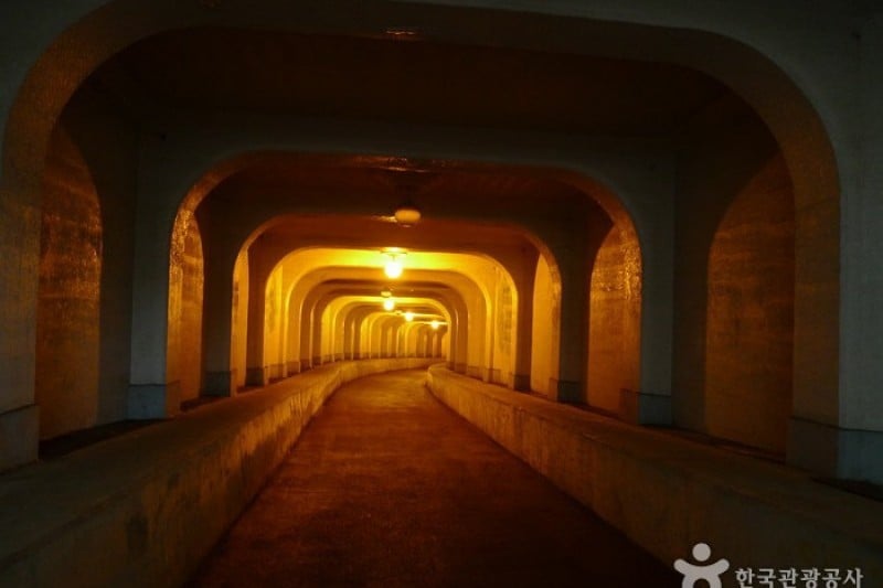 Undersea Tunnel  (4/16)