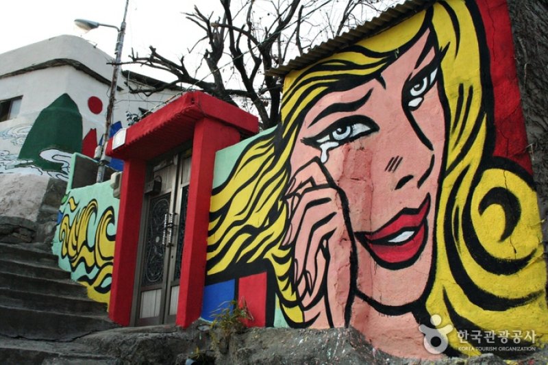 Gagopa Kkoburang-gil Mural Village  (2/9)