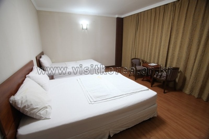 Lighthouse Hotel - Goodstay  (2/14)