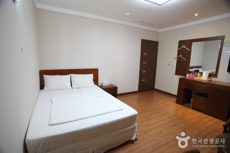 Lighthouse Hotel - Goodstay  (10/14)