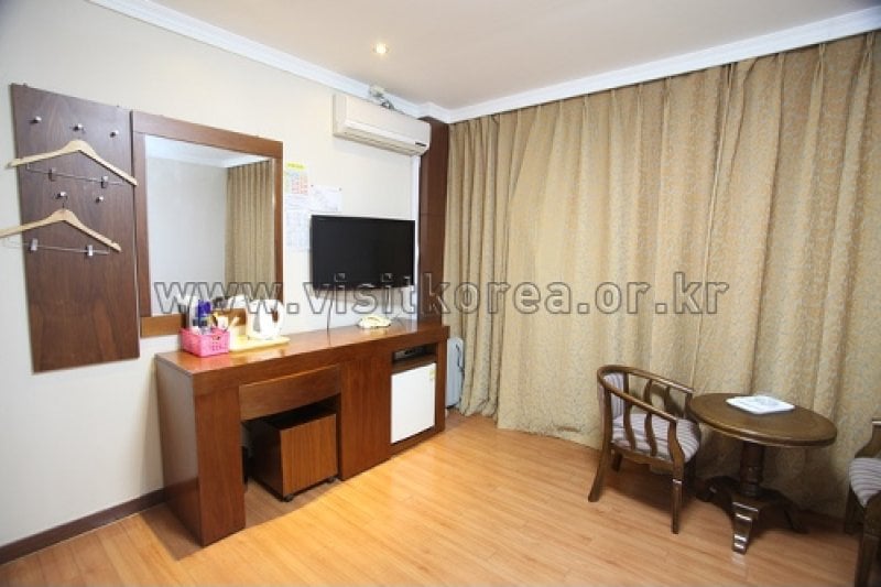 Lighthouse Hotel - Goodstay  (11/14)