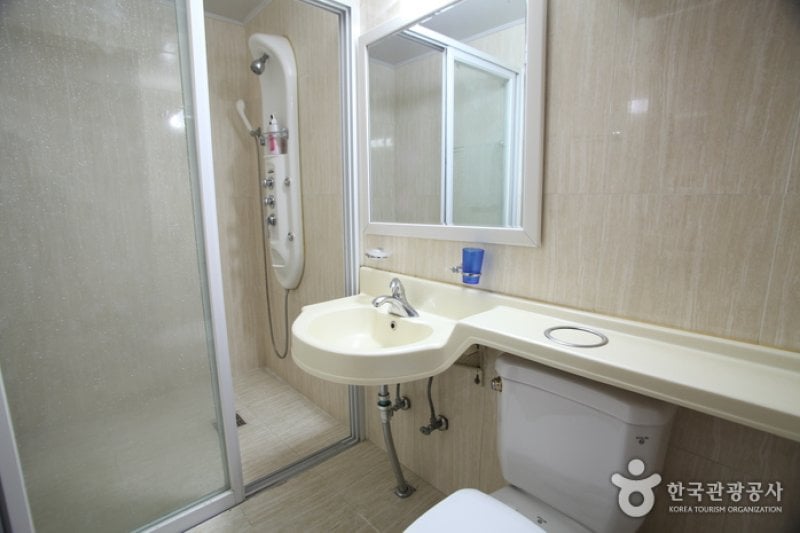 Lighthouse Hotel - Goodstay  (12/14)