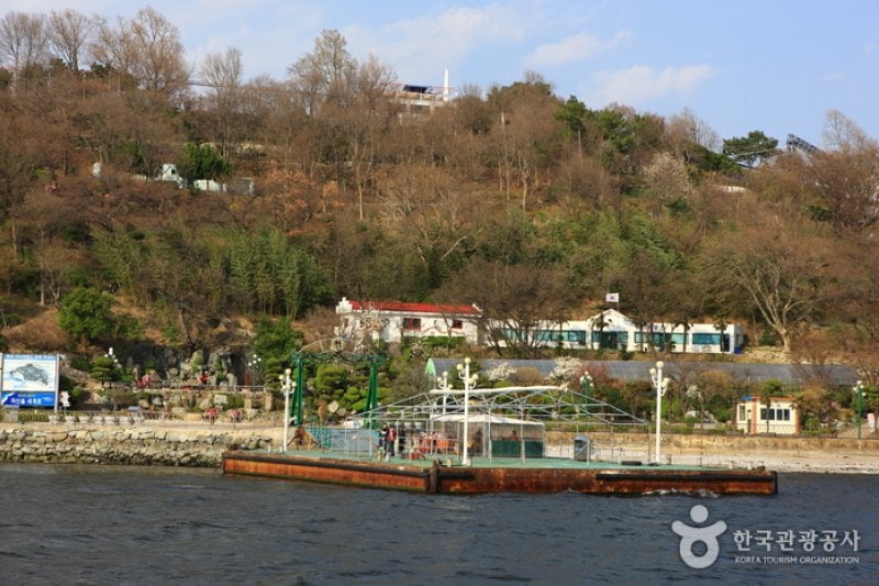 Masan Dotseom Marine Park (돝섬해상유원지) (1/1)