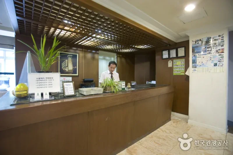 Prince Hotel  (3/49)
