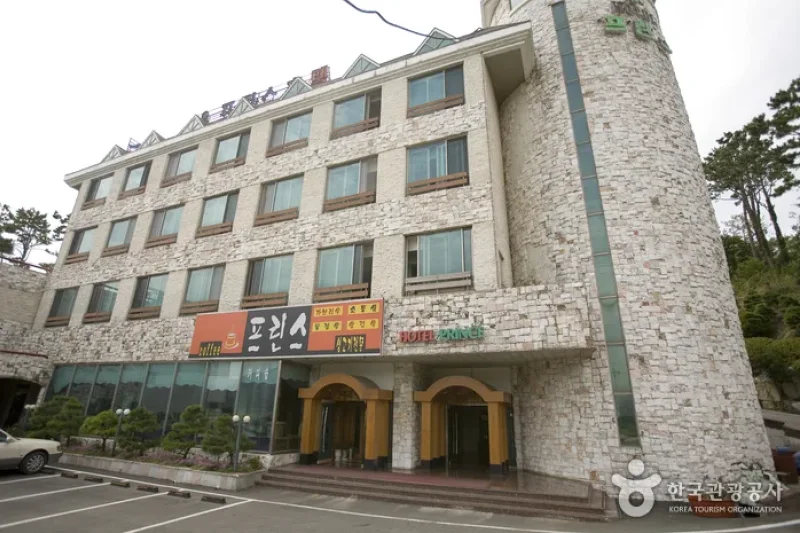 Prince Hotel  (4/49)