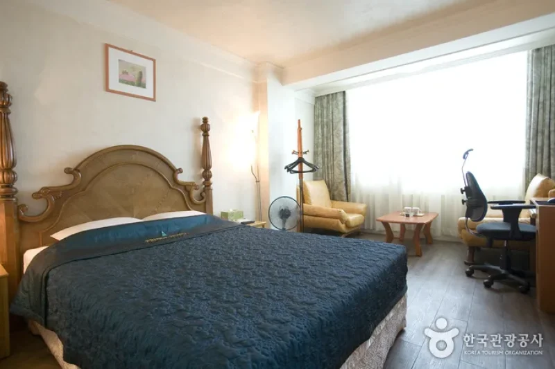 Prince Hotel  (5/49)